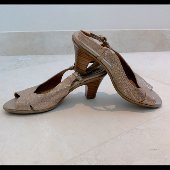 Ladies Soffit Beige/Gold Sling back Shoes sz 7 - Picture 2 of 5